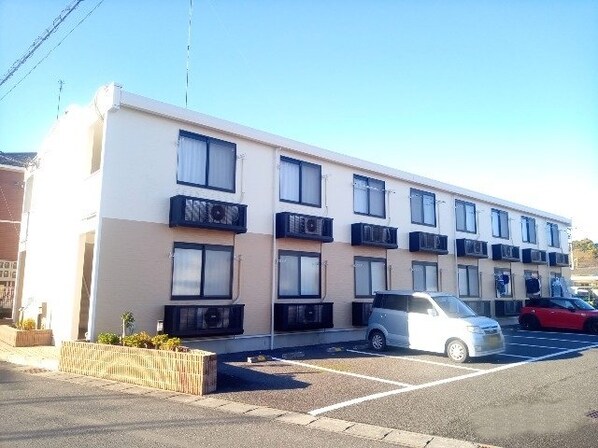 レオパレスサンブルーの物件外観写真